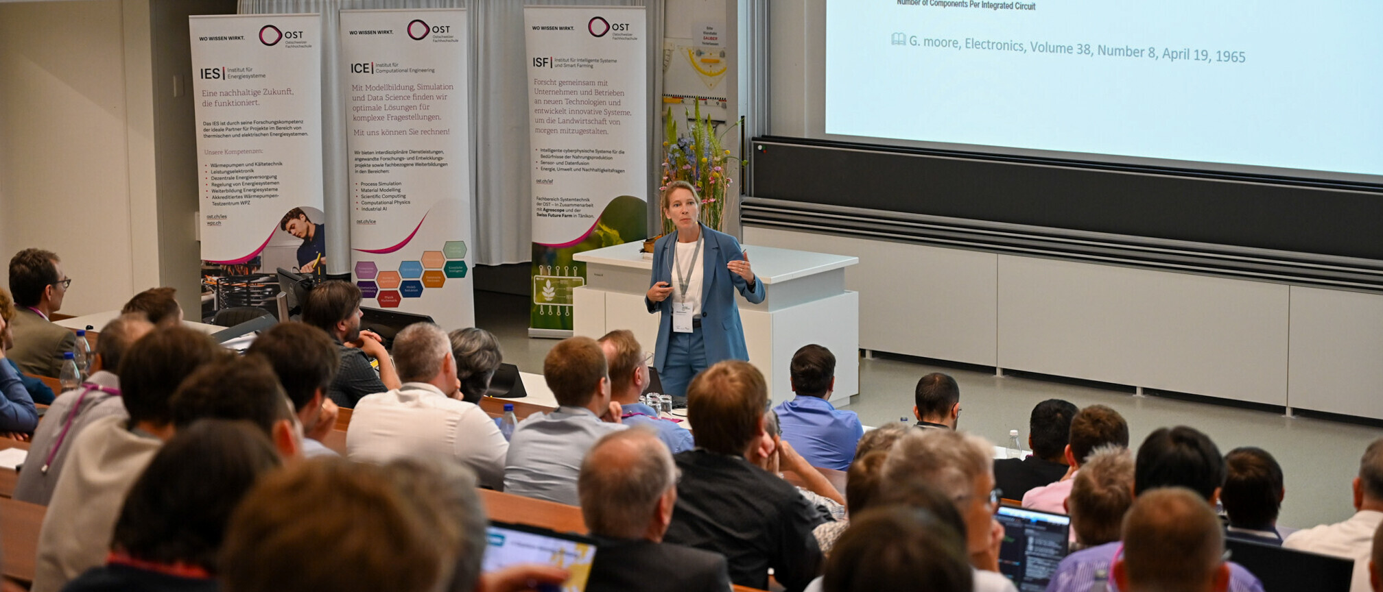 Prof. Dr. Kirsten Moselund, Leiterin des Laboratory for Nano and Quantum Technologies am PSI, hält eine Präsentation am Technologietag 2026.