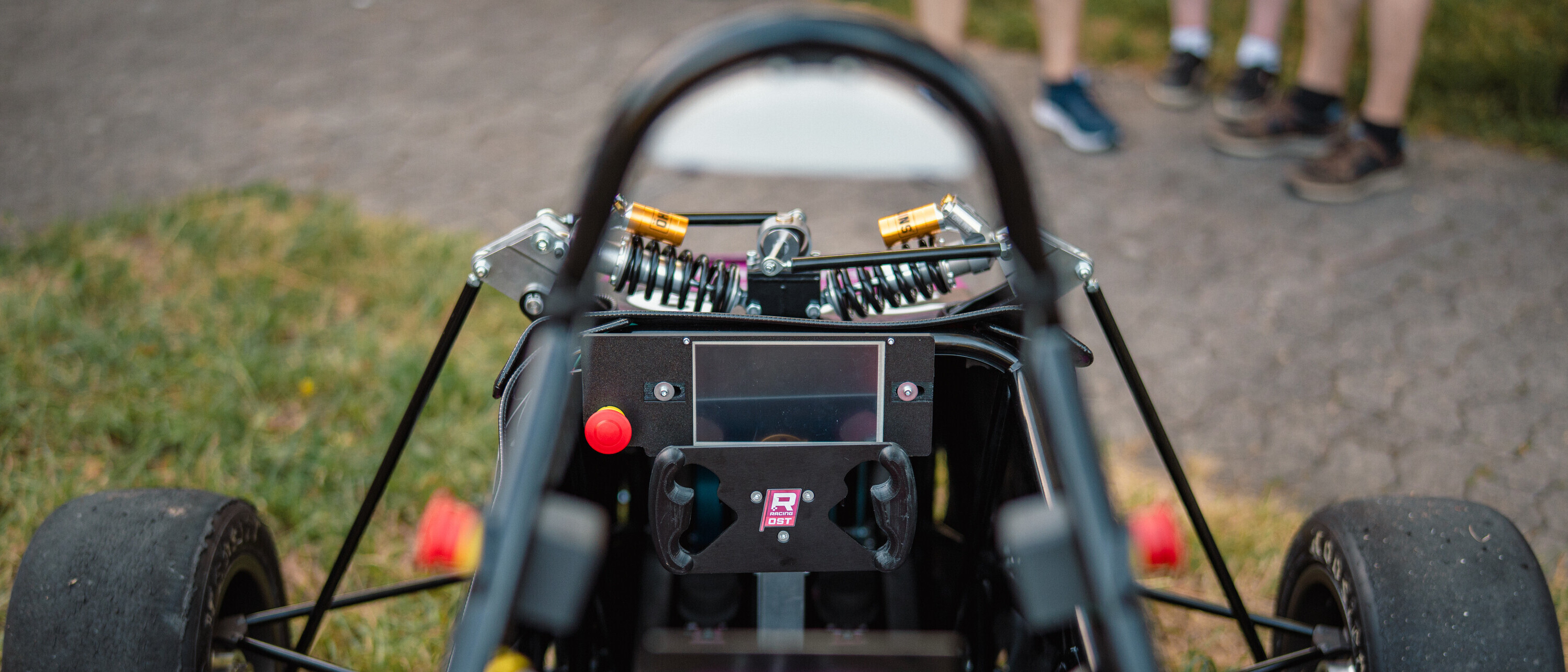 Blick ins Cockpit des ersten Rennautos von Racing OST.