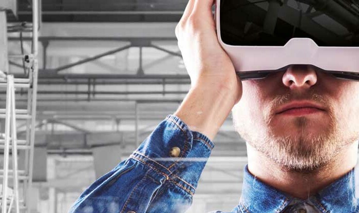 Mann mit VR-Brille als Link zu Bachelorstudium auf dem OST Campus Buchs 
