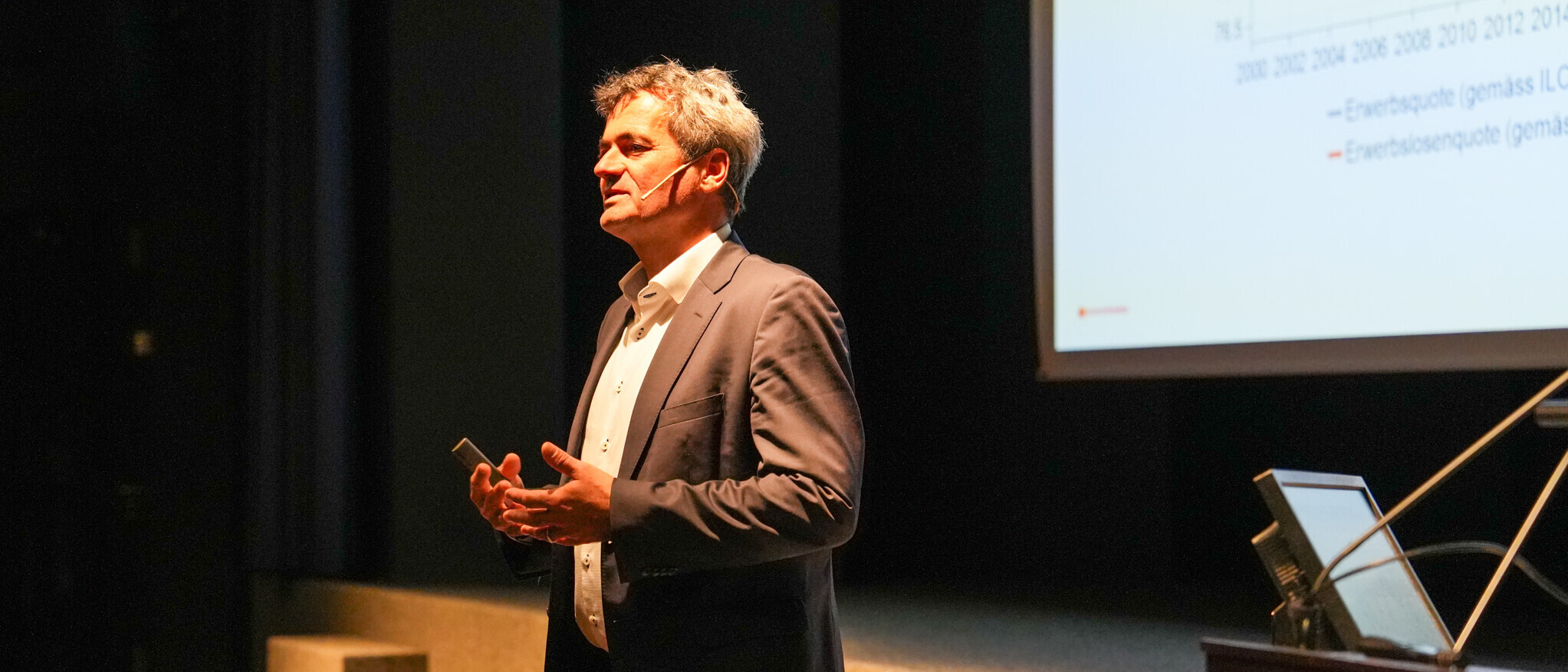 Prof. Dr. Rudolf Minsch von economiesuisse sieht in KI ein Schlüsselinstrument zur Wohlstandssicherung der Schweiz.