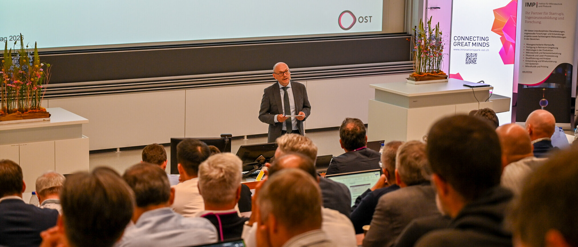 Hubert Büchel, Regierungsrat des Fürstentums Liechtenstein, präsentiert am Technologietag 2026.