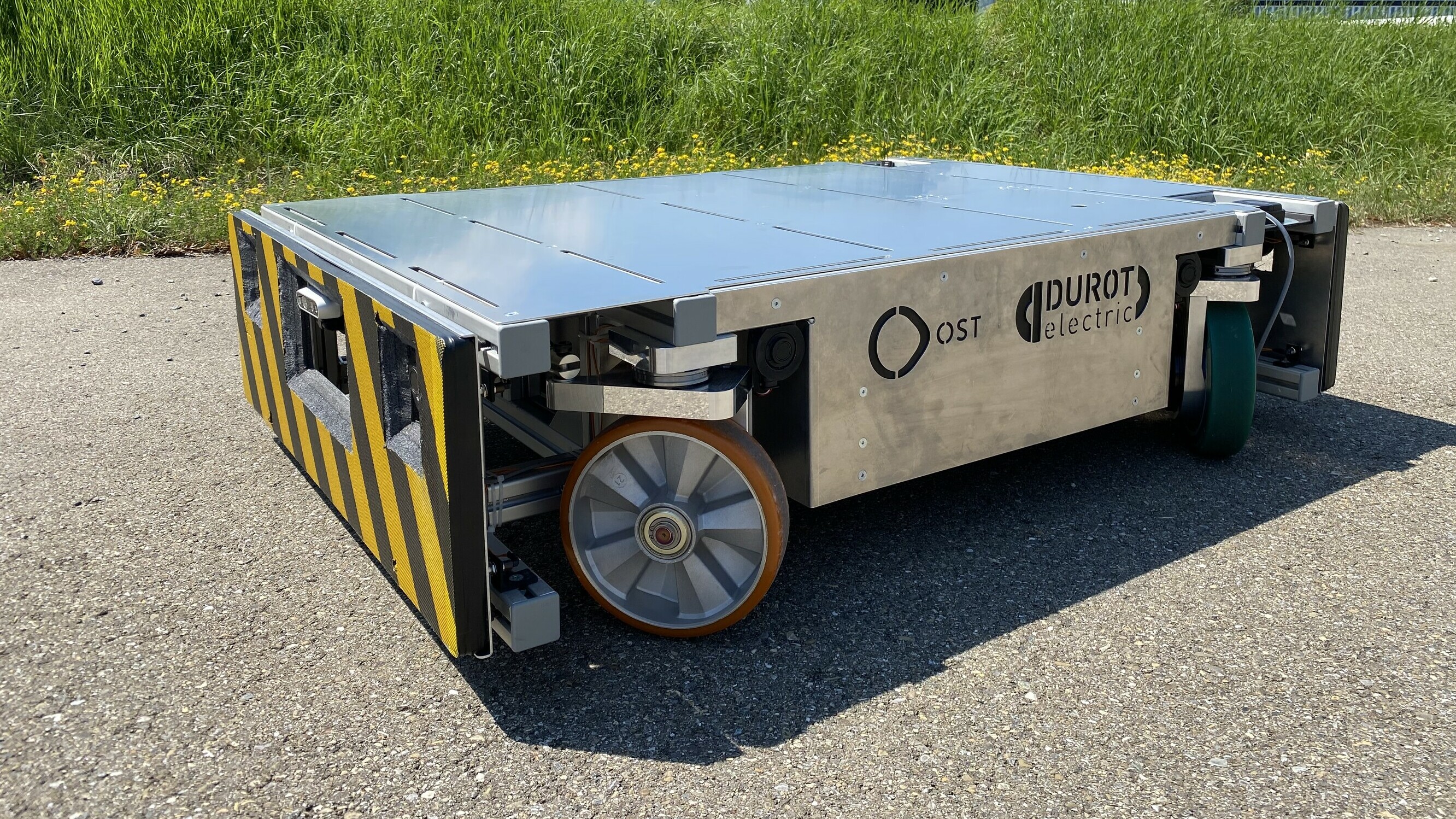 Durot: ein mechatronisches System in Form eines autonomen Fahrzeuges, entwickelt an der OST - Ostschweizer Fachhochschule