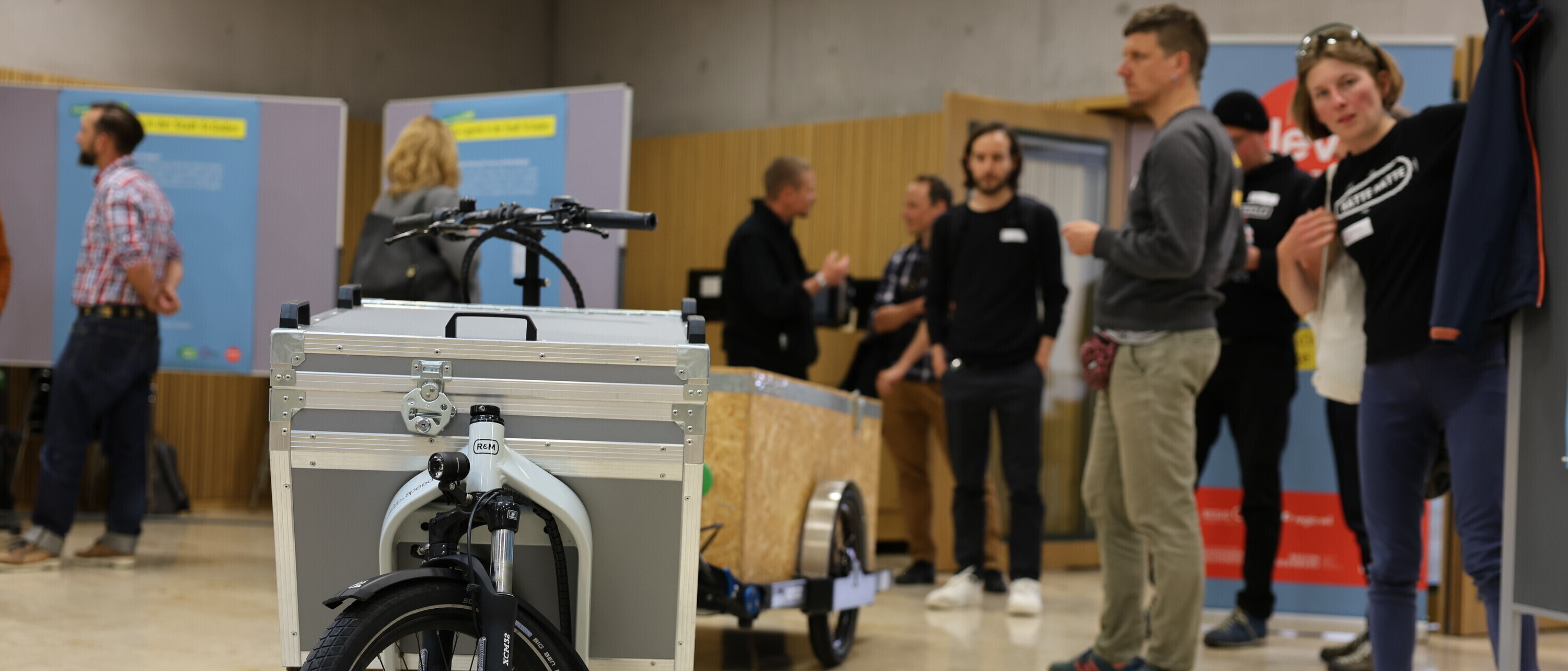 Der Fachevent City-Logistik zeigte, wie urbane Liefer- und Verkehrsströme künftig effizienter und klimaverträglicher organisiert werden können. Vielleicht kommt dafür in Zukunft ein solches Lastenvelo zum Einsatz – zurzeit sind diese in der Schweiz jedoch noch nicht zugelassen.