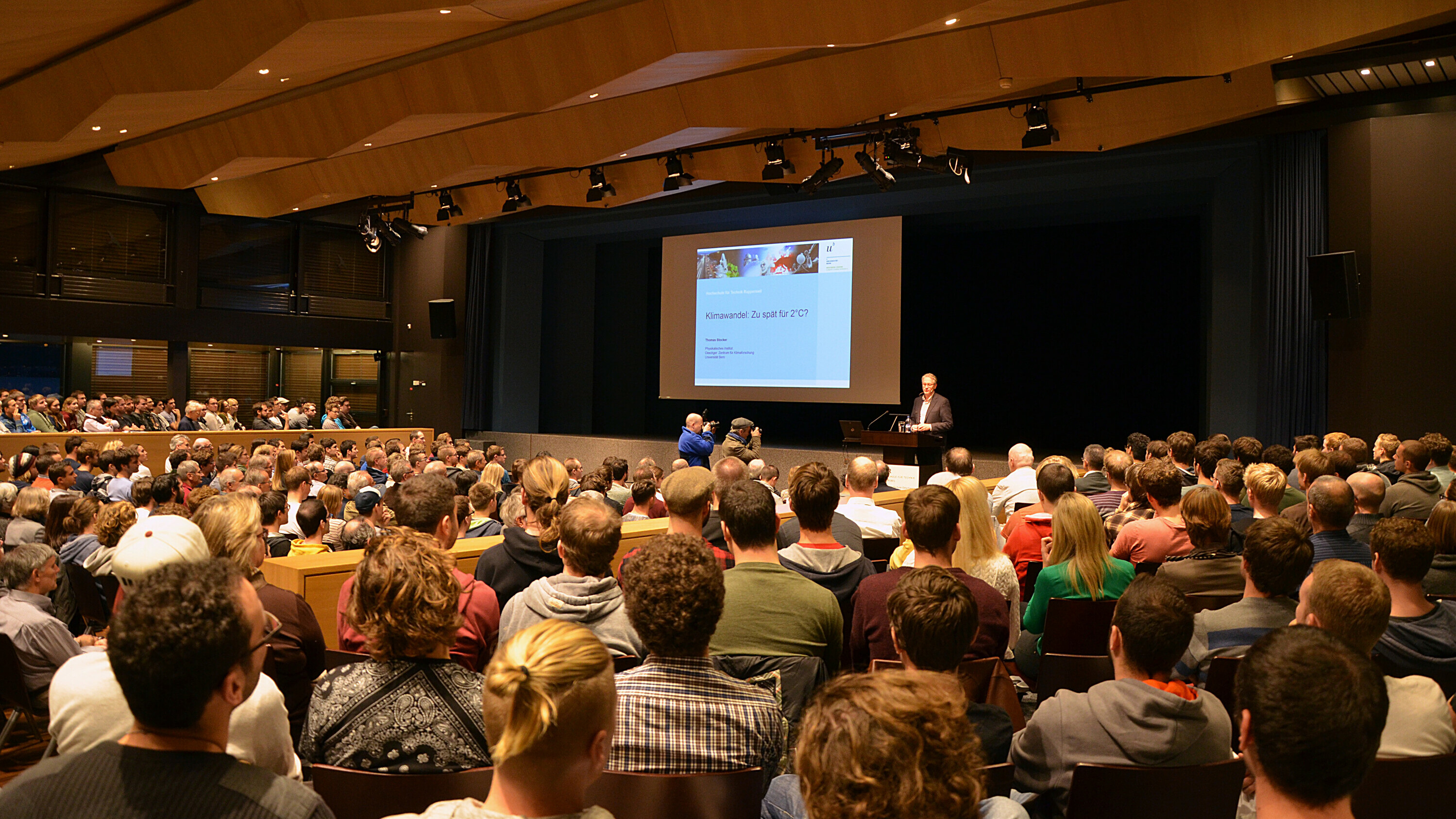 Der Klimavortrag von Prof. Dr. Thomas Stocker hat viele Interessierte an die OST in Rapperswil-Jona gelockt.