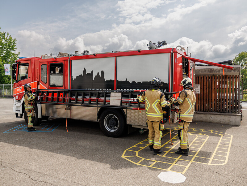 Feuerwehrauto mit Carbon-Leiter, die Rettung leichter macht