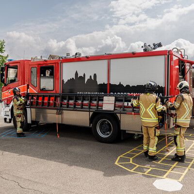 Feuerwehrauto mit Carbon-Leiter, die Rettung leichter macht