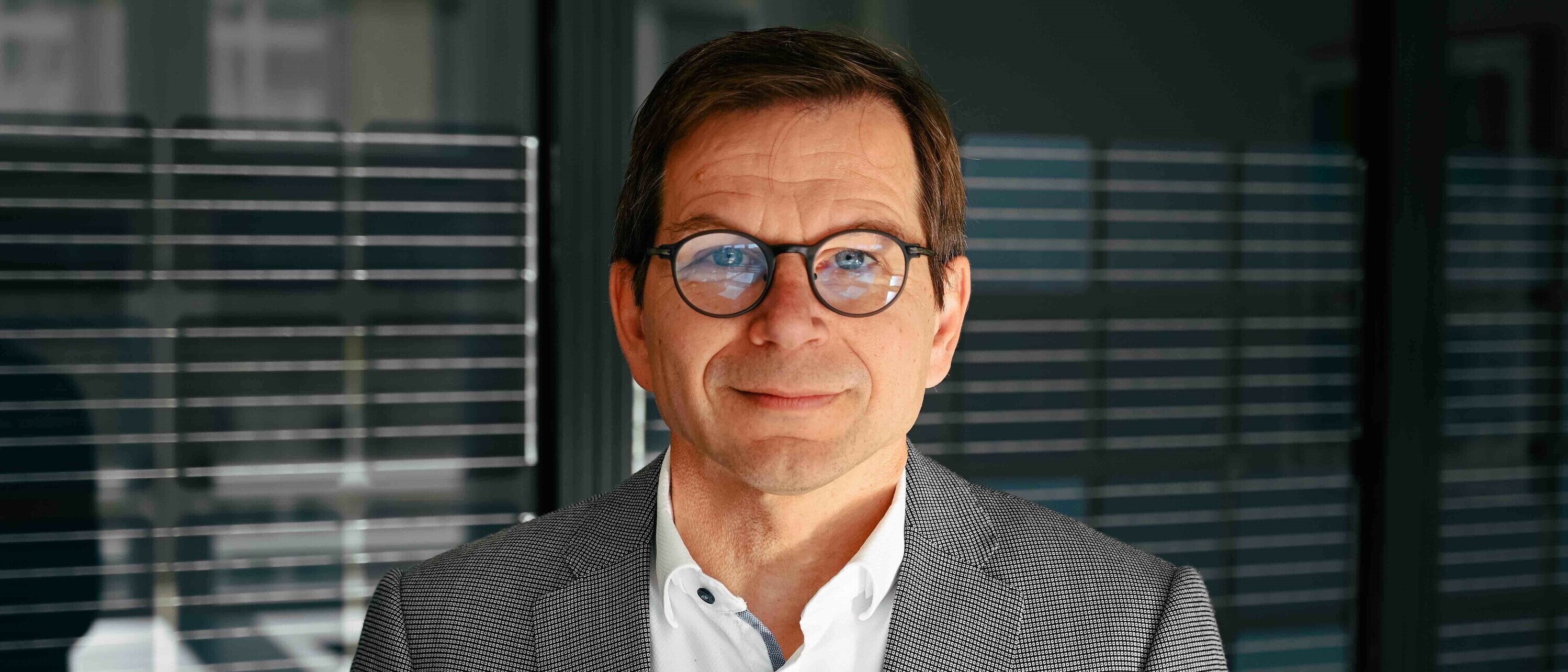 Rolf Wüstenhagen spricht im Rahmen eines öffentlichen EEU-Seminars an der OST. 