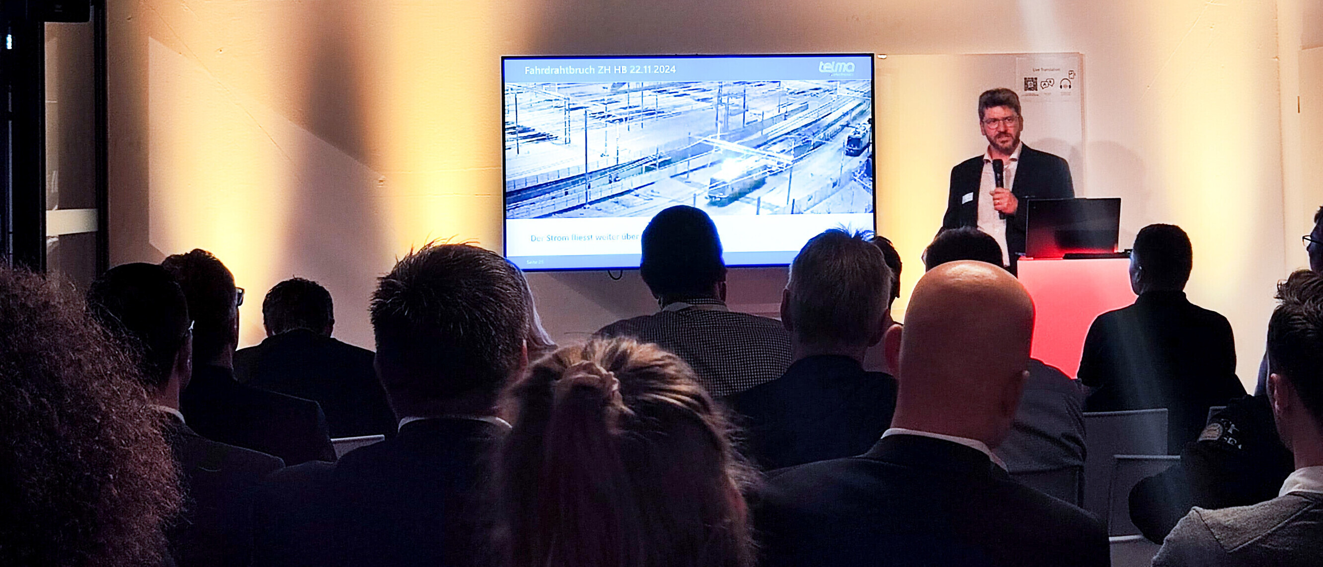 OST-Professor Adrian Weitnauer präsentiert das entwickelte System ArcoGard™ am Swissrail Mobility Day 2025.