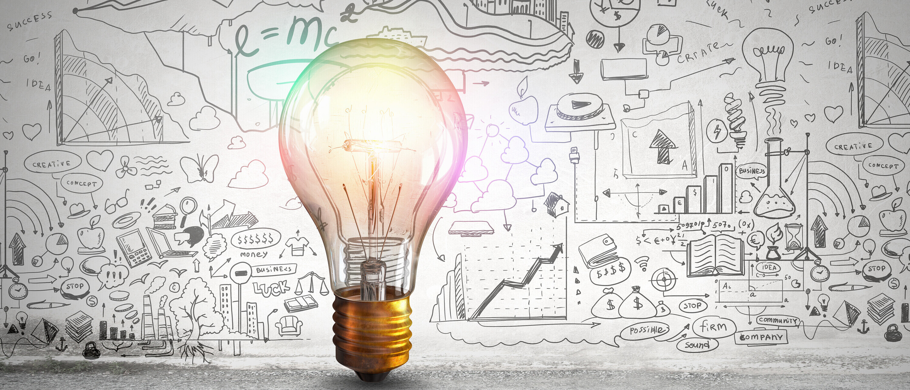 Bright idea for business growth Glühbirne mit Scribble: Erfindungen von Ingenieurinnen und Ingenieuren machen das Leben einfacher
