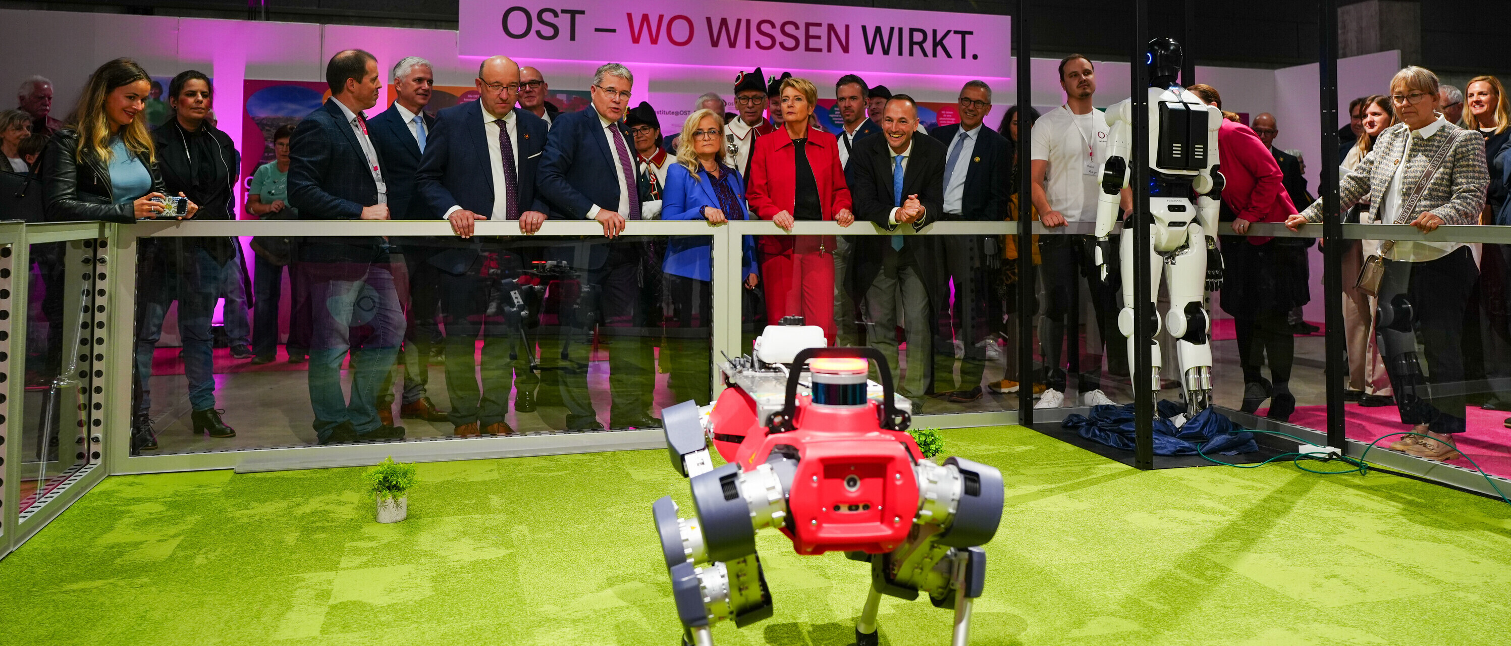 Karin Keller-Sutter am OST-Stand an der OLMA.