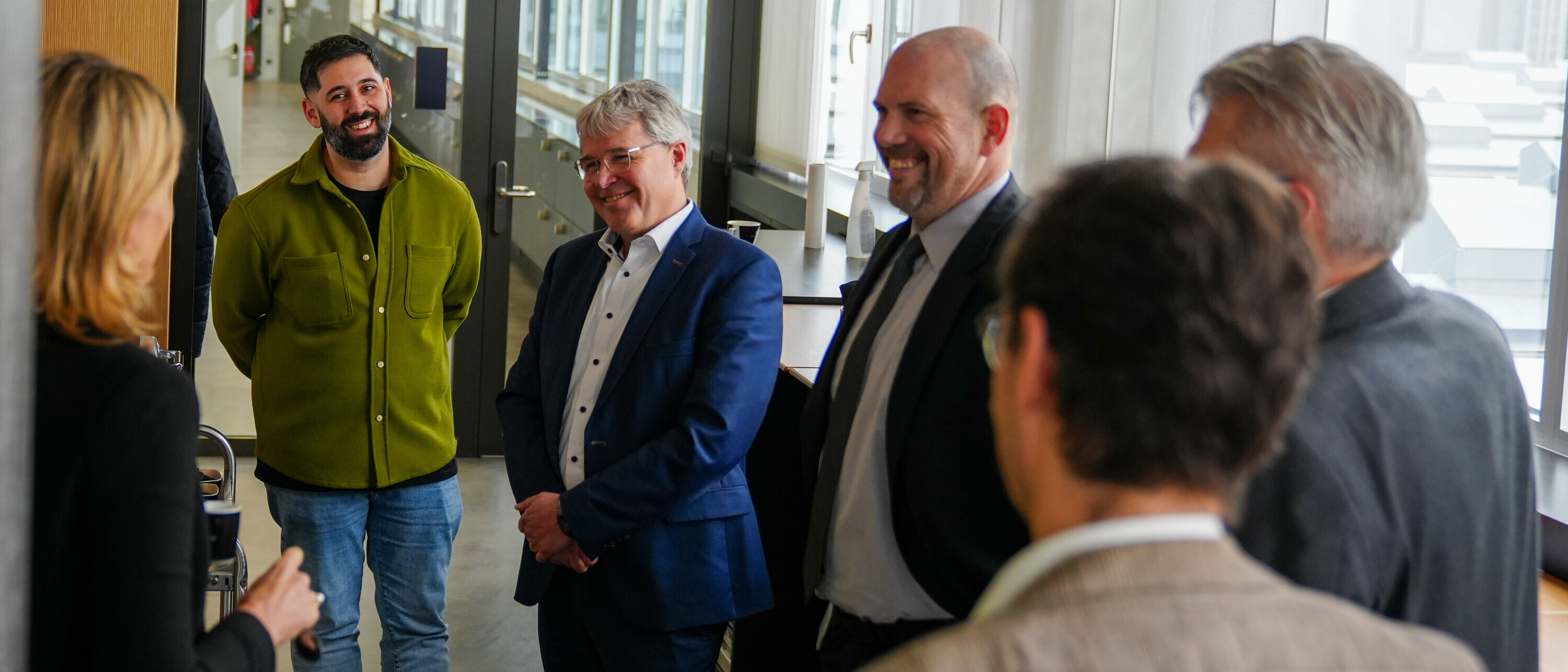 H.E. Elizabeth Day, die australische Botschafterin in der Schweiz, und Dylan Walsh, stellvertretenden Missionsleiter, zu Besuch an der OST.