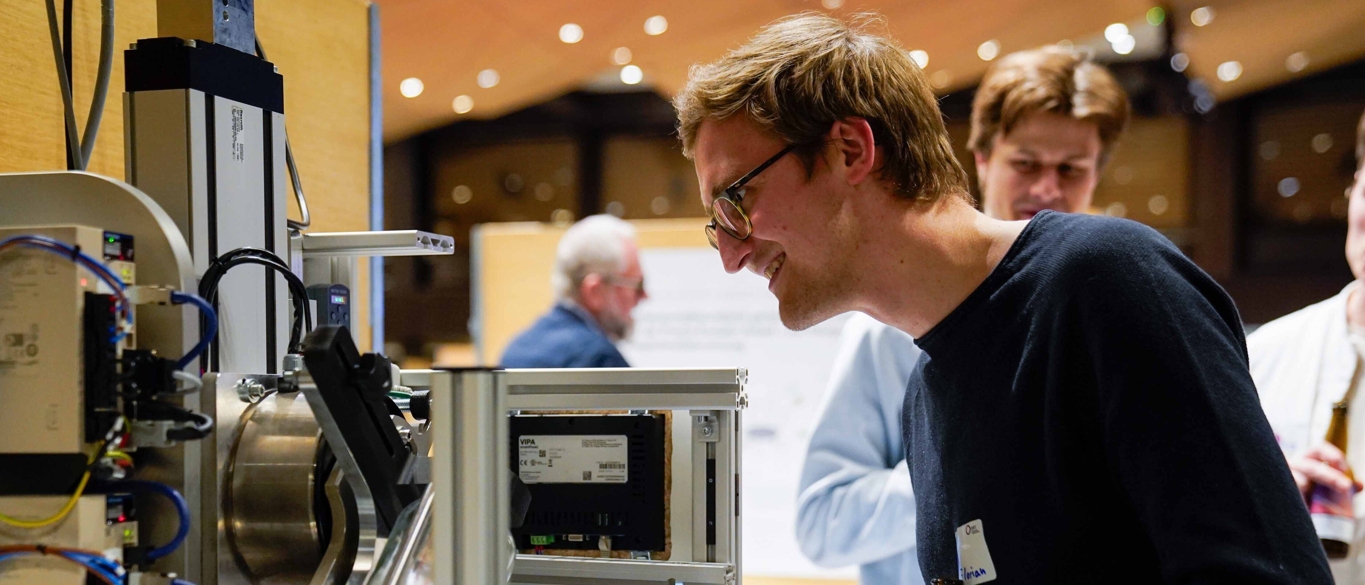 Die Besucherinnen und Besucher können an den thematischen Ständen mehr über die Projekte erfahren