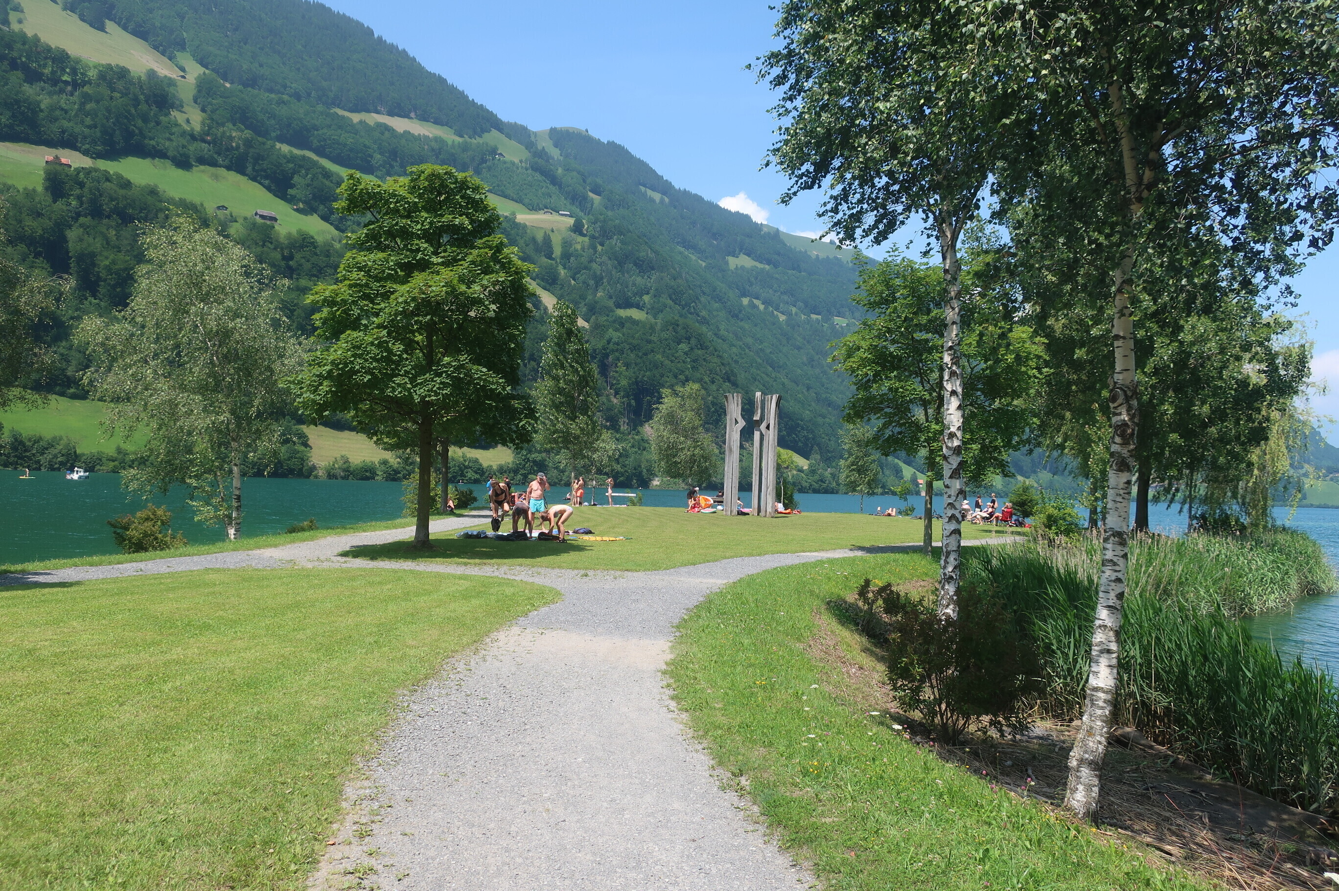 Ufer des Lungerersees in Obwalden