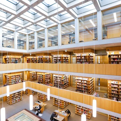 Führung durch die Bibliothek