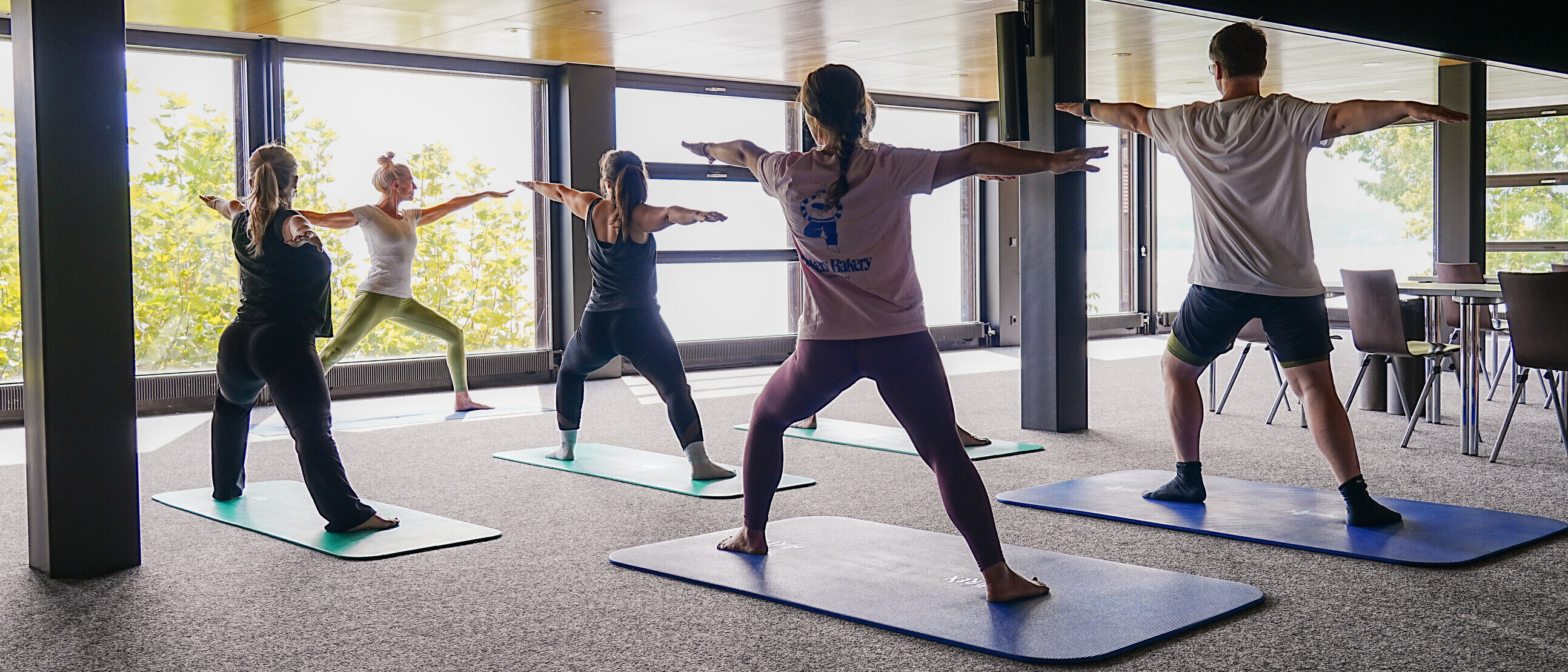 Krieger 2 im OST-Yoga in Rapperswil-Jona.