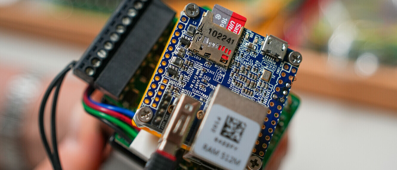 Der leistungsfähige Einplatinencomputer des IoT-Experimentierkastens. 