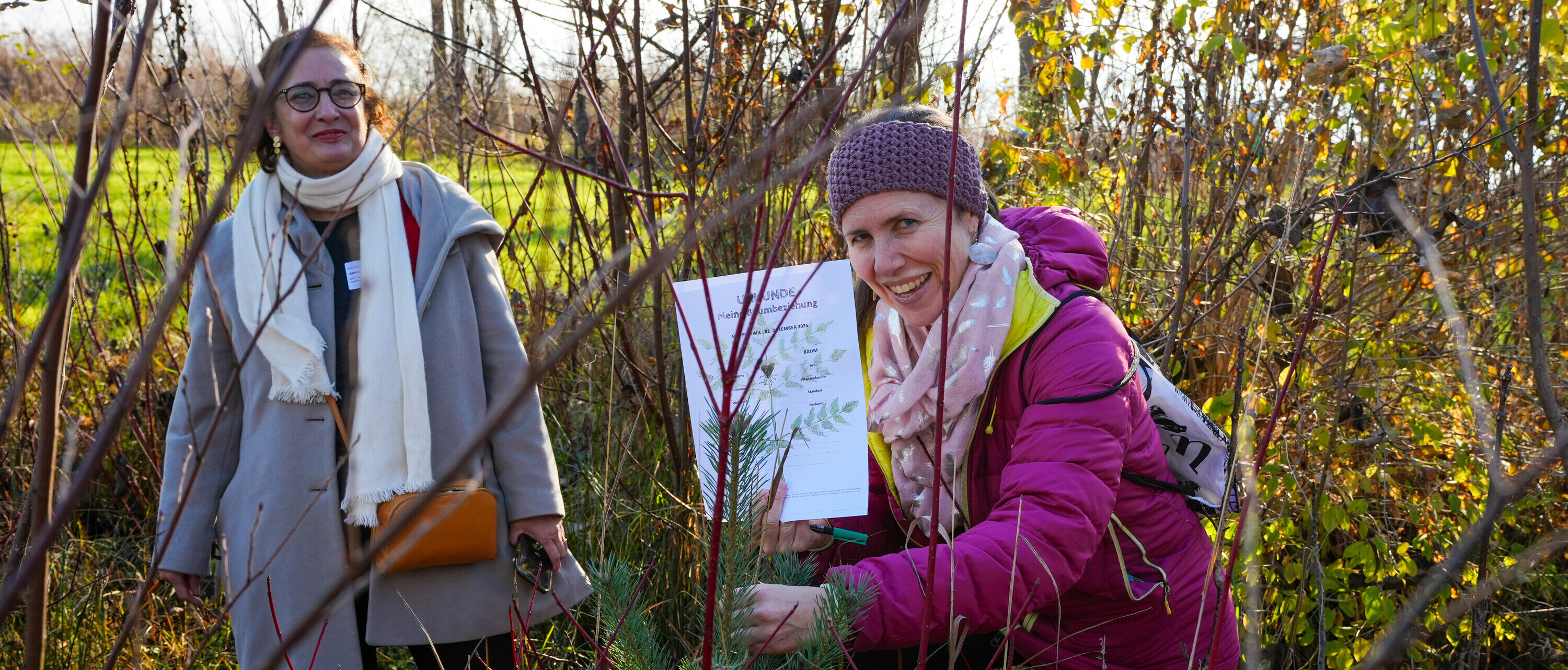 Ein besonderes Highlight: Die Teilnehmenden erhielten die Möglichkeit, einen Baum zu heiraten.