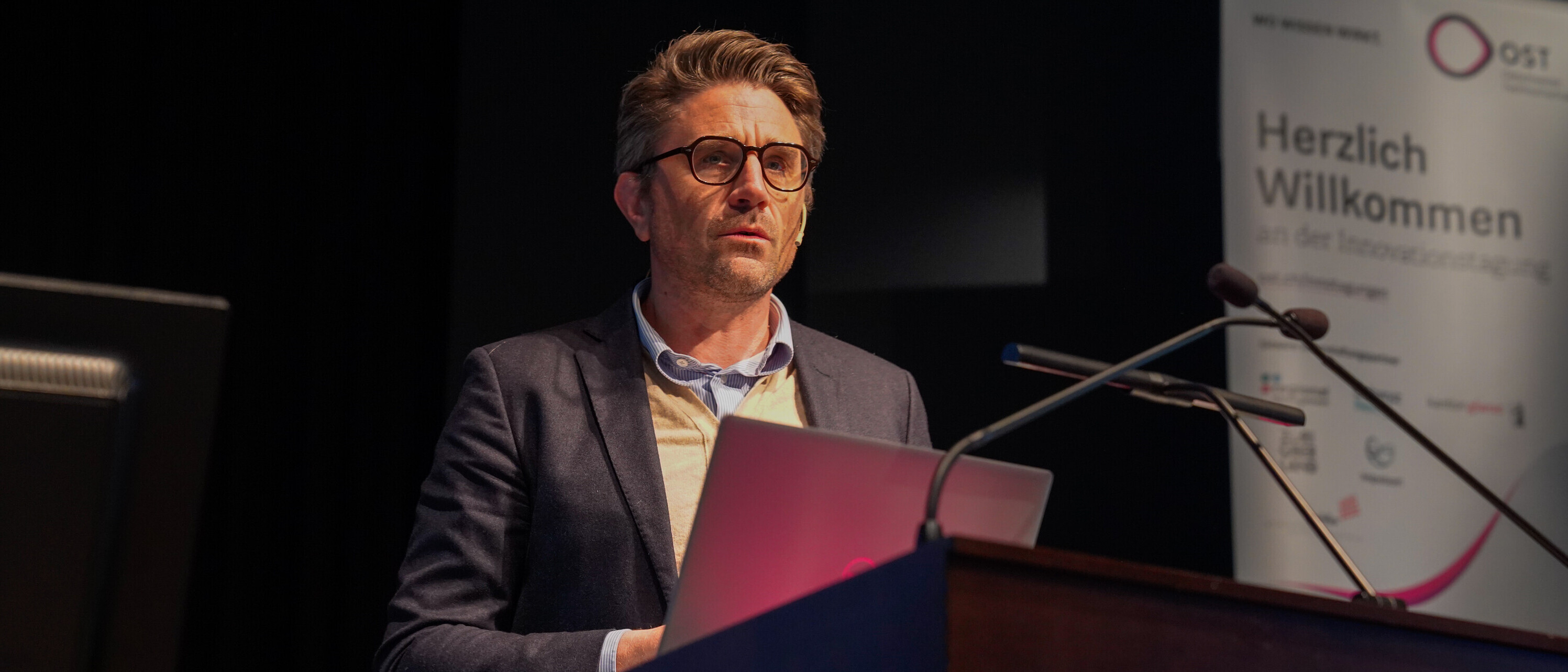 Tiziano Pelli, Mitinhaber von Schmid Pelli & Partner, brachte dem Publikum das «Place Branding» näher und zeigte auf, dass Lebens- und Erlebnisraum immer mehr verschmelzen.