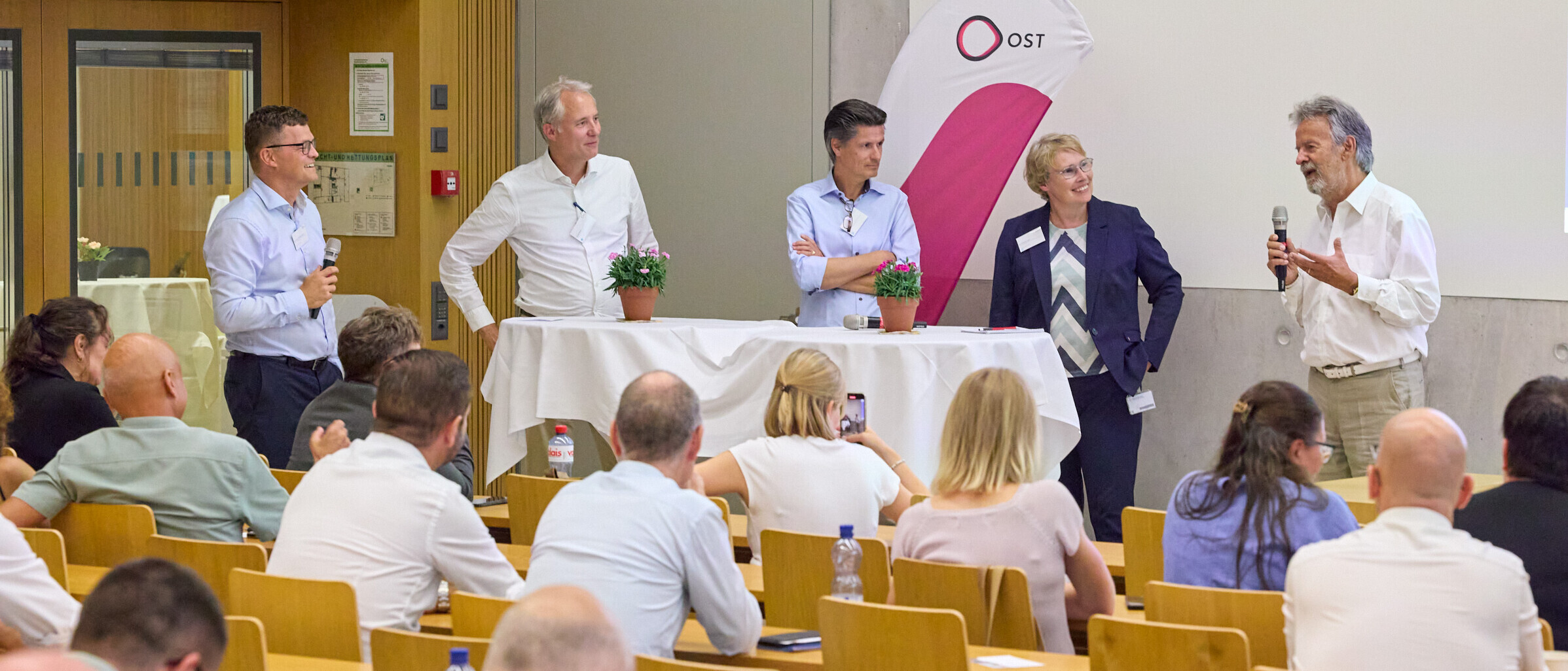 Paneldiskussion am 9. St.Galler Forum für Finanzmanagement und Controlling im Fachhochschulzentrum der OST.