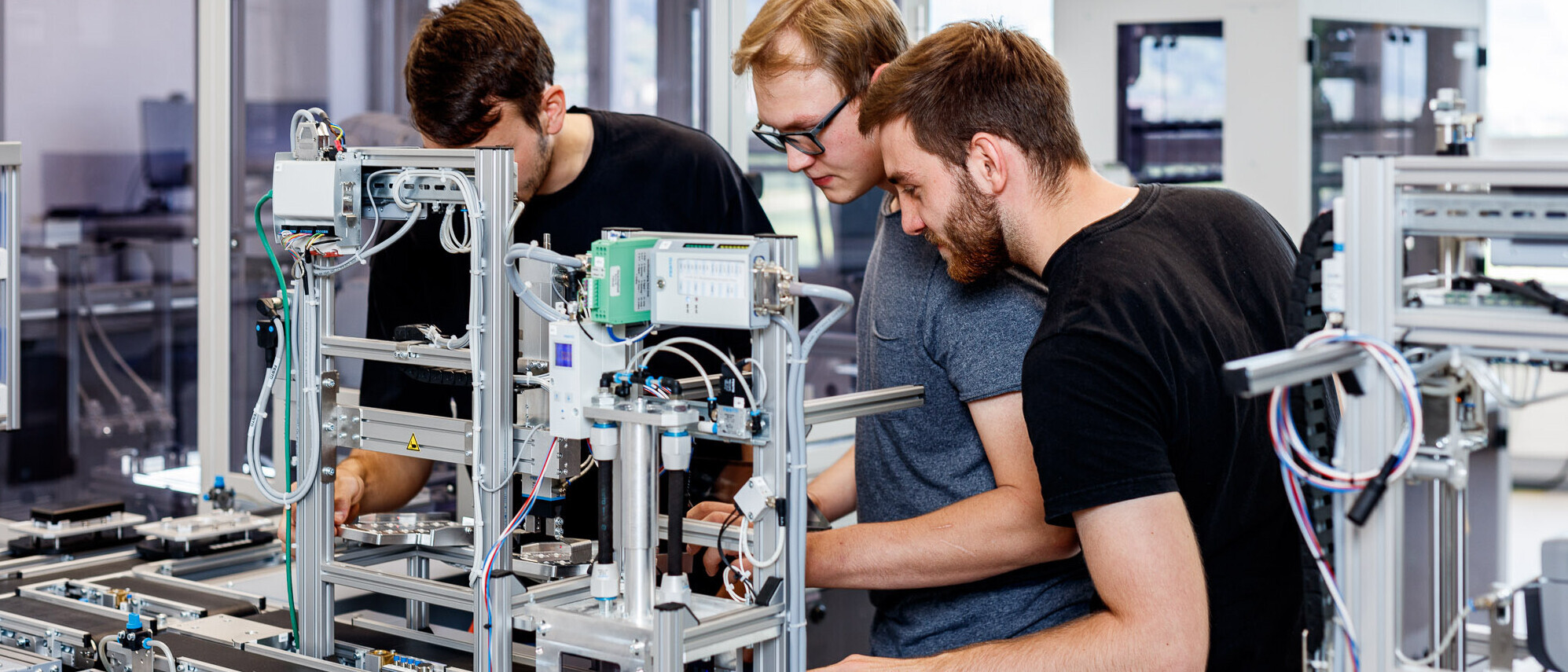 Smart Factory im Praxisunterricht an der Ostschweizer Fachhochschule in Buchs Smart Factory im Praxisunterricht an der Ostschweizer Fachhochschule in Buchs