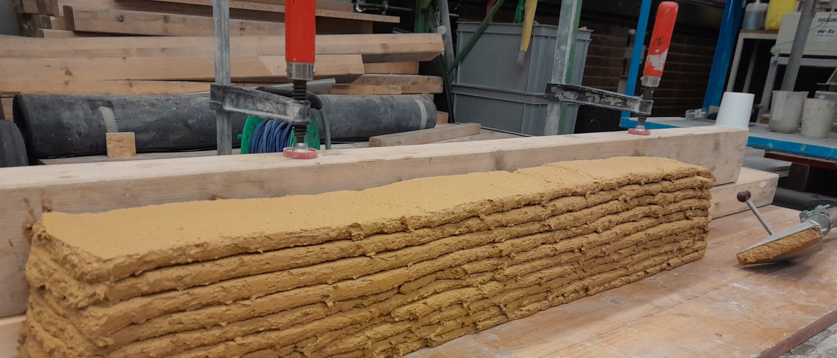 3D-geprintetes Lehm, Versuch an der OST, November 2023 (Foto: Prof. Dr. Ivan Marković) 3D-geprintetes Lehm, Versuch an der OST, November 2023 (Foto: Prof. Dr. Ivan Marković)