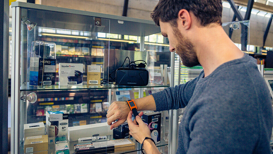 Gadgets wie Smart Watch oder VR-Brille in der Gadgeothek in Rapperswil ausleihen Gadgets wie Smart Watch oder VR-Brille in der Gadgeothek in Rapperswil ausleihen