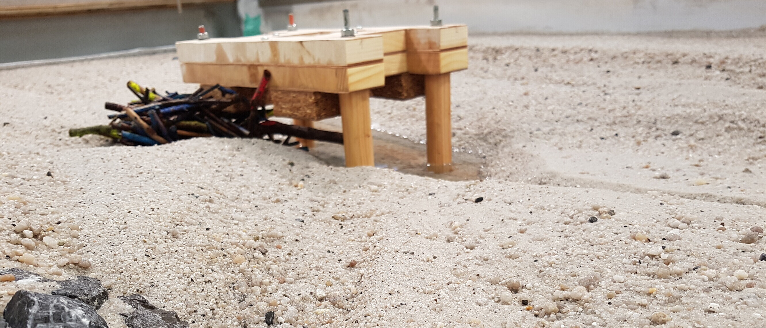 Modellversuche Kolktiefe an einem Strommast in der Rhone Modellversuche Kolktiefe an einem Strommast in der Rhone