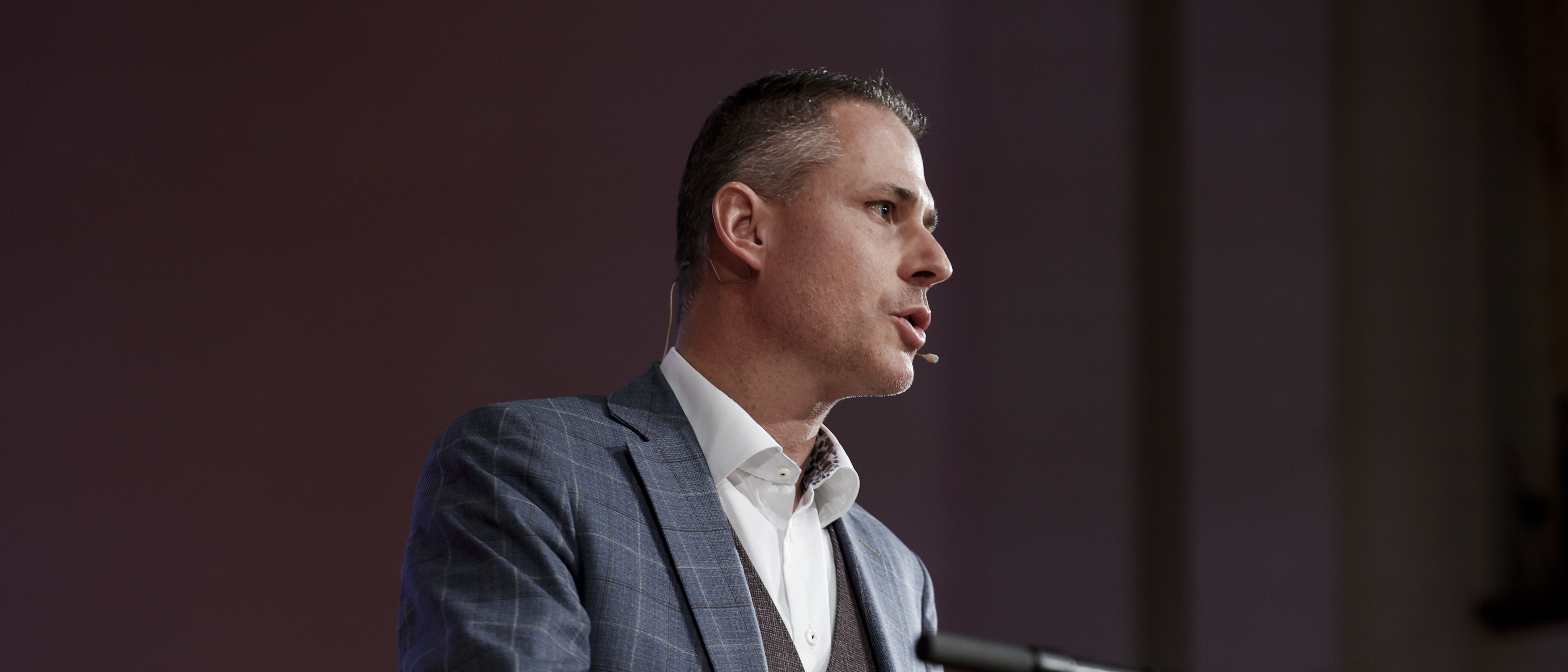 Simon May, Co-Geschäftsführer IFJ Institut für Jungunternehmen AG, hält zur Feier des Tages die Gastrede.