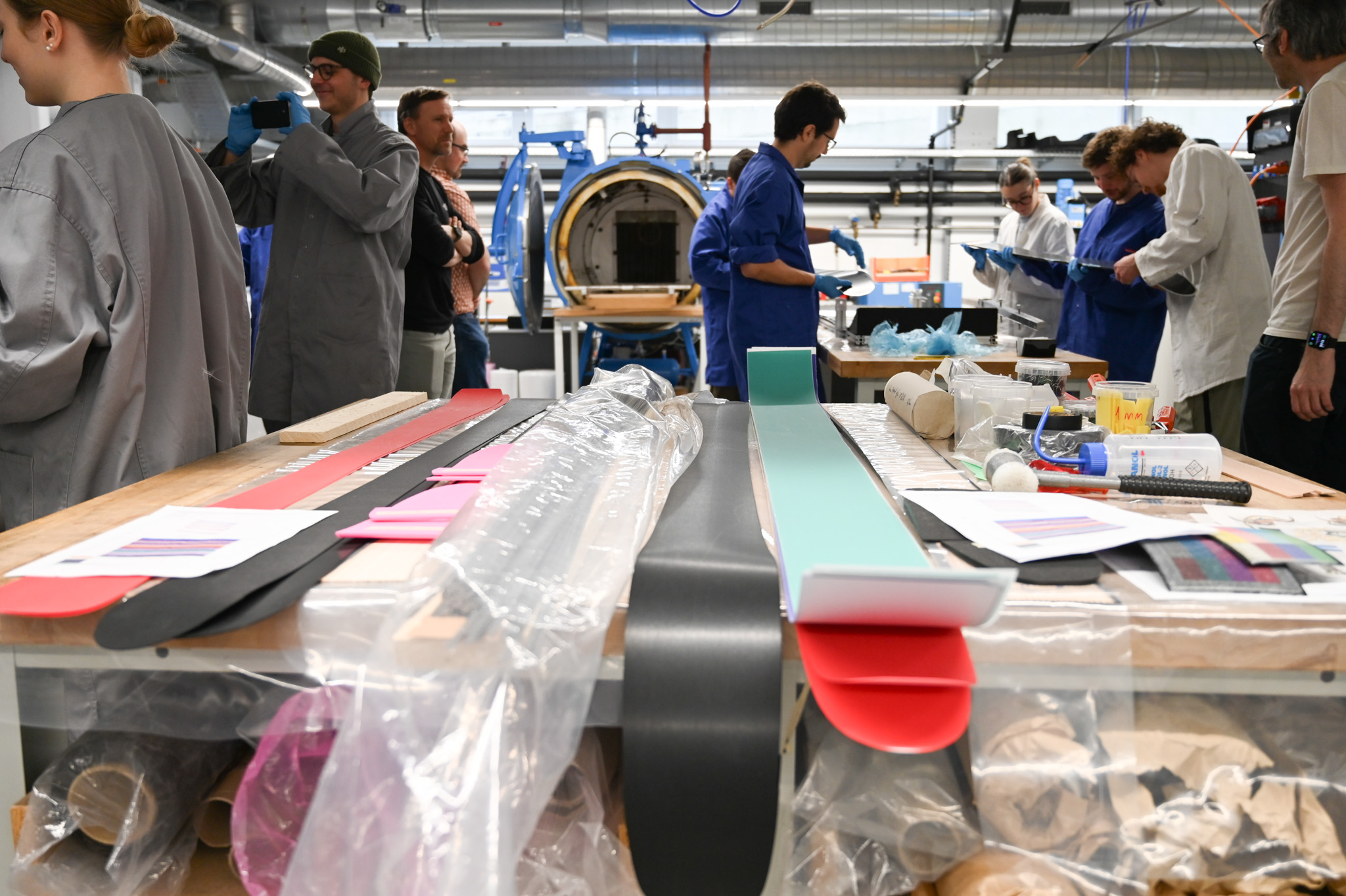 Studierende bauen Skis Zum Erfolg der Bretter