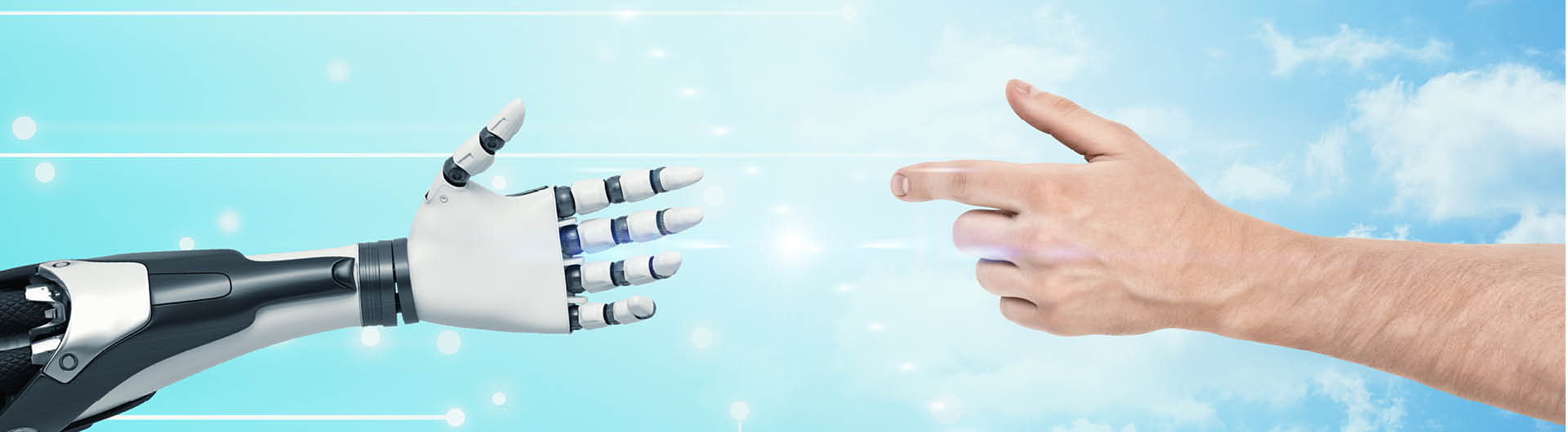 Roboterhand und menschliche Hand