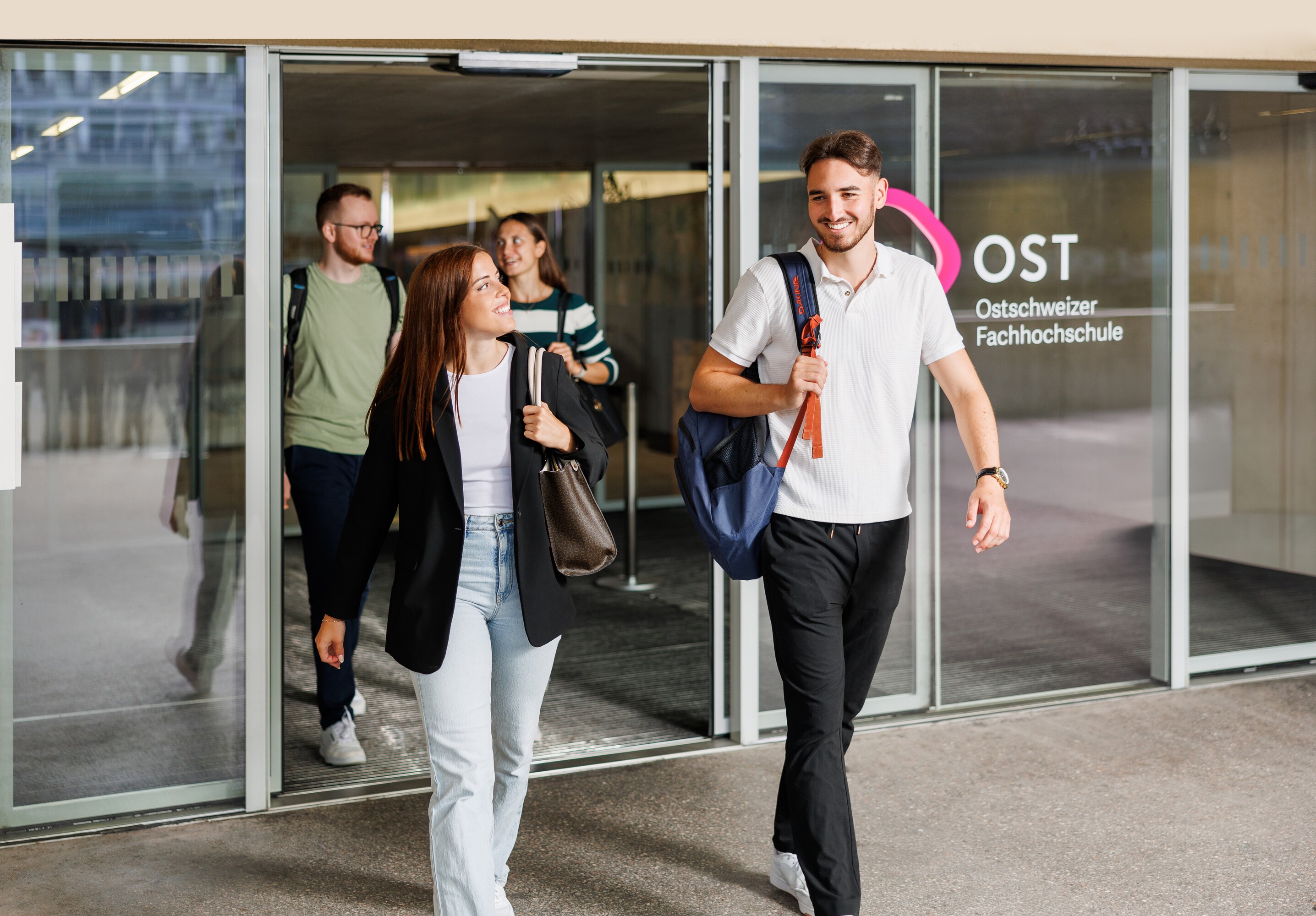 Studierende beim Campus St. Gallen der OST