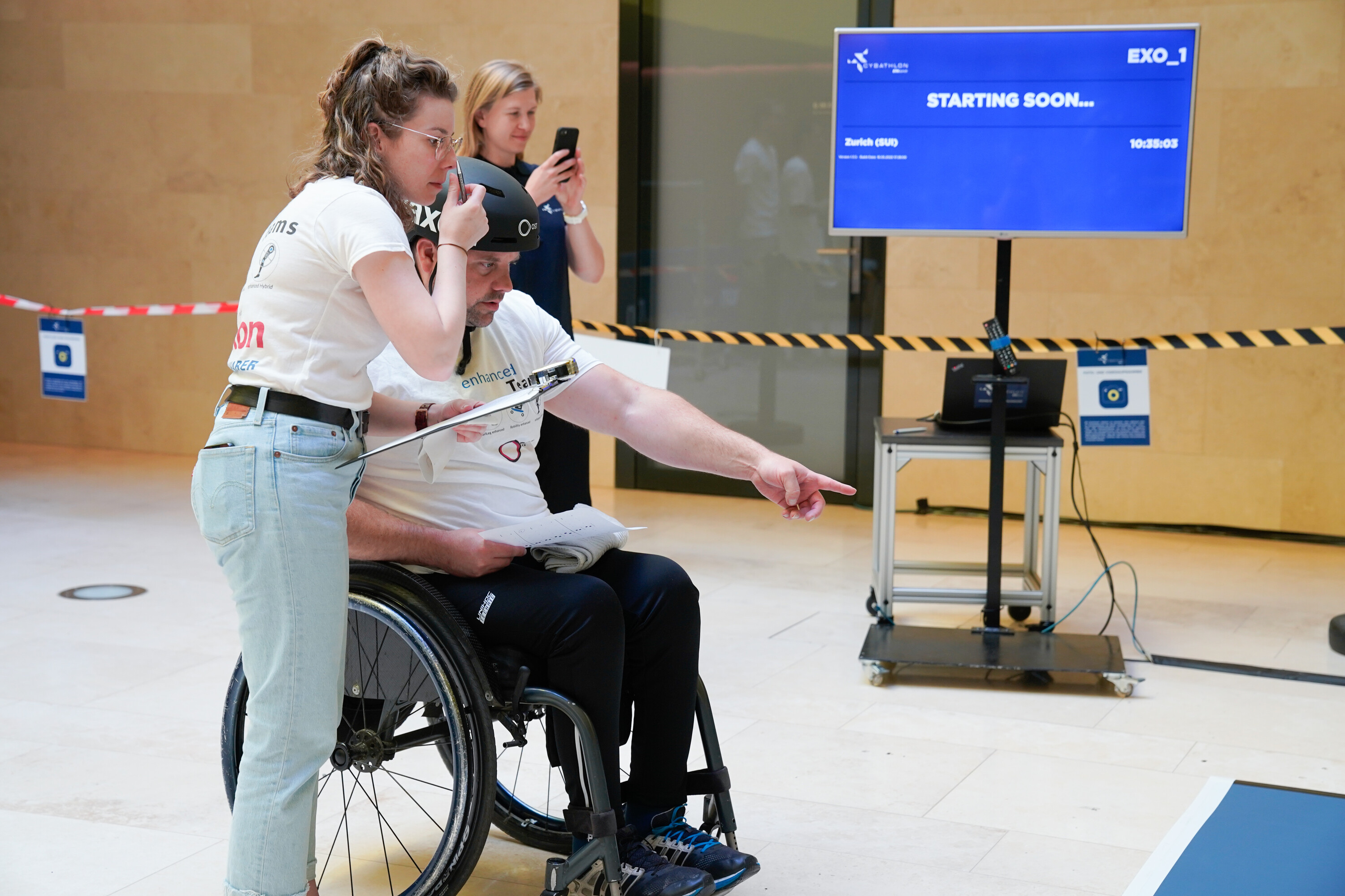Beim Cybathlon messen sich Paraplegiker mit neuster Technik, die ihnen zu mehr Bewegungsfreiheit verhilft.