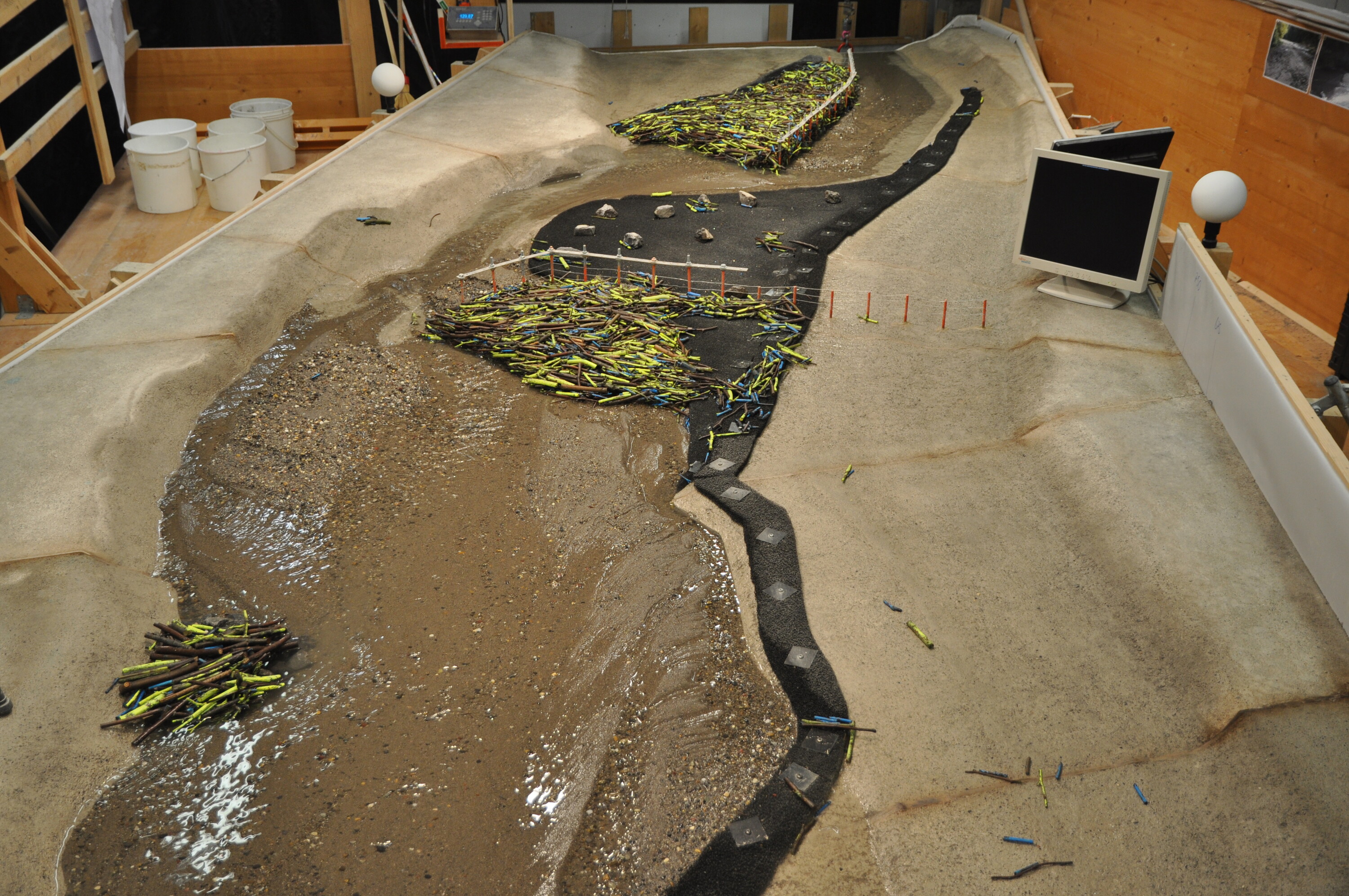 Modellversuche Holzrückhalt Zulg Modellversuche Holzrückhalt Zulg