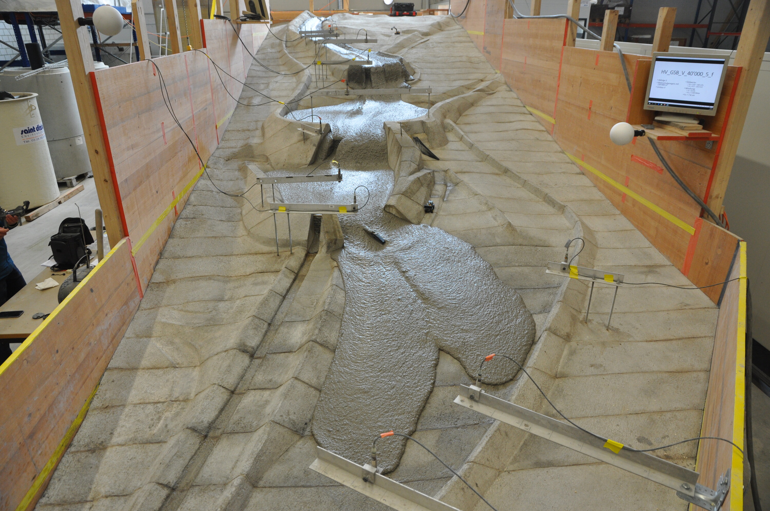 Physische Modellversuche Murgangschutzbauwerk Meretschi Physische Modellversuche Murgangschutzbauwerk Meretschi